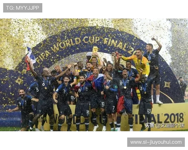 《足球冠军背后的荣耀与奋斗故事探索》 《足球冠军背后的荣耀与奋斗故事探索》